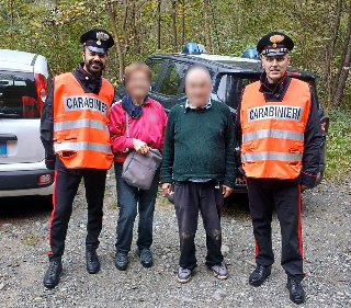 Anziani marito e moglie si perdono nei boschi mentre cercano funghi, ritrovati dai carabinieri di Molare (AL)